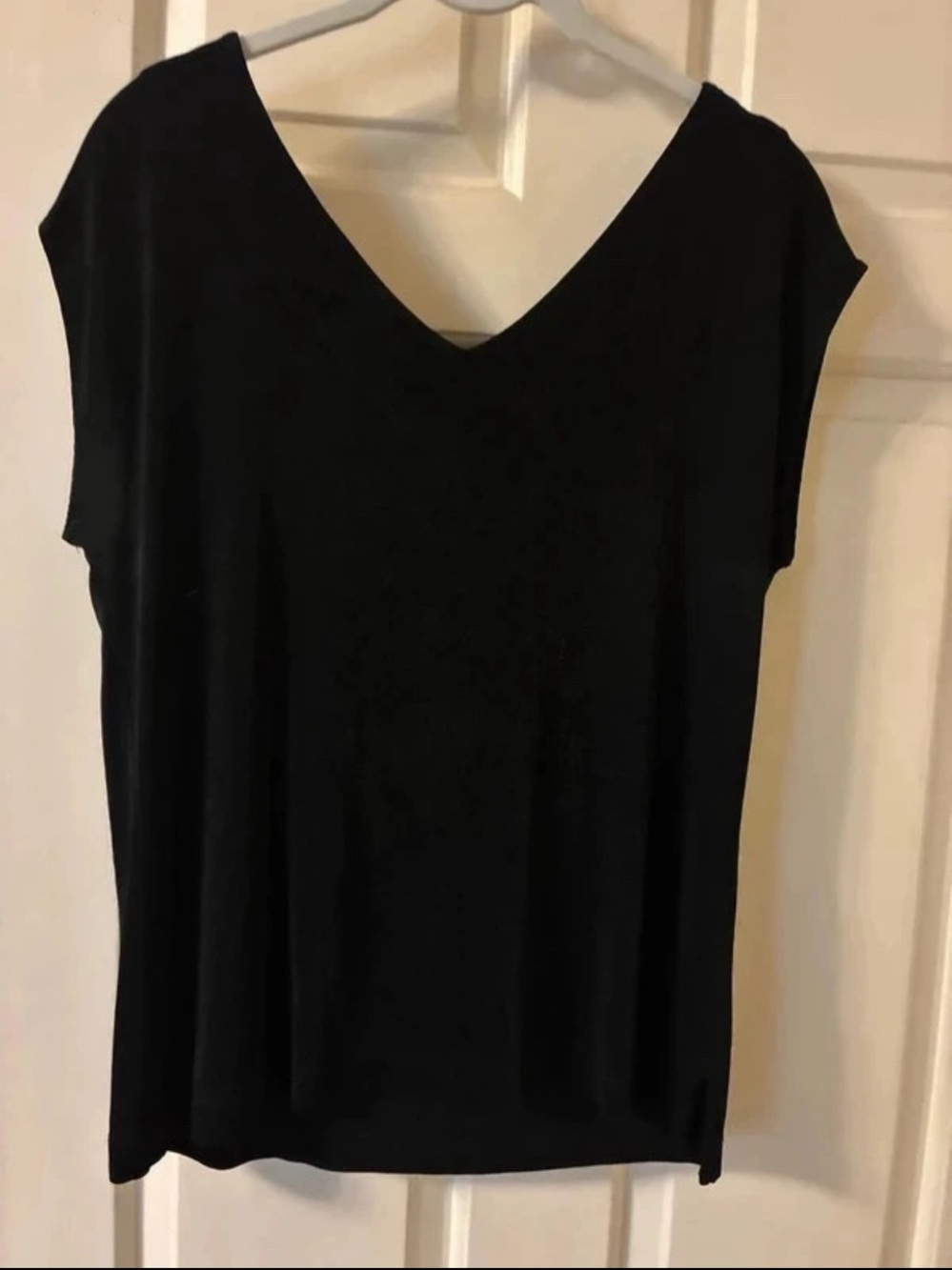 Chico’s Travelers Black Slinky V-Neck Tank Top Slits Acetate Spandex Size 1 M